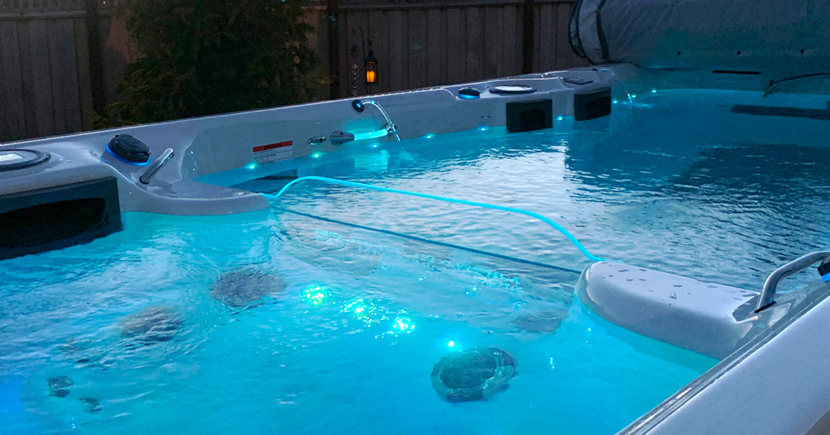 Oxidizer or chlorine? Tips to keep spa water clear